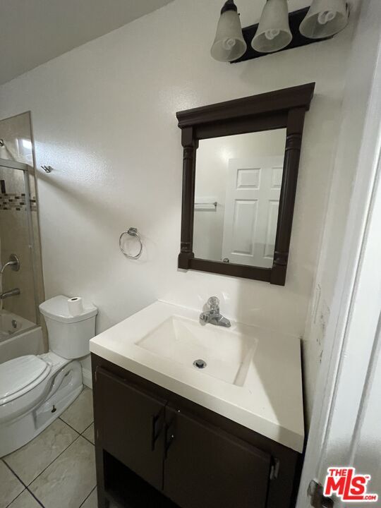 Foto del edificio - 639 E 82nd St