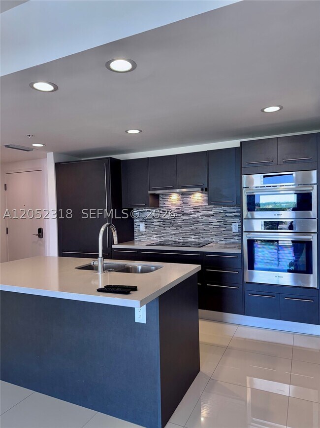 Foto del edificio - 7661 NW 107th Ave
