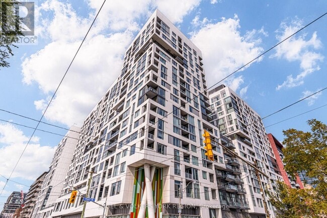 Building Photo - 27-1627 Bathurst St