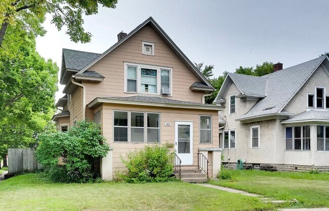 Building Photo - Beautiful 4BR 2 Bath House Available Early...