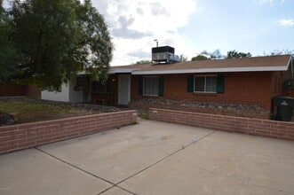 Building Photo - 223 N Bentley Ave