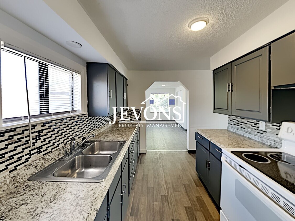 Primary Photo - 2104 S 8th Ave Union Gap, WA 98903-1364