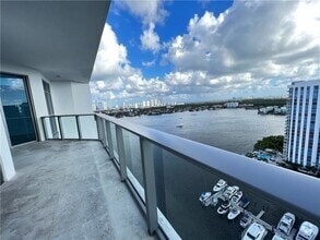 Building Photo - 17301 Biscayne Blvd