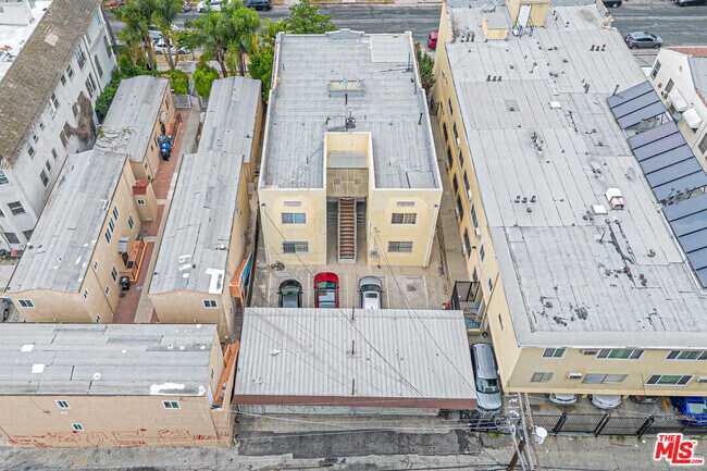Foto del edificio - 832 S Catalina St