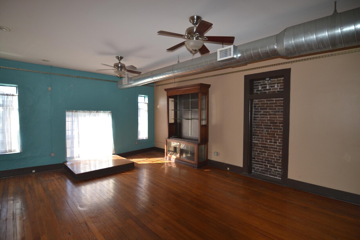 Primary Photo - 214 S Campbell Ave