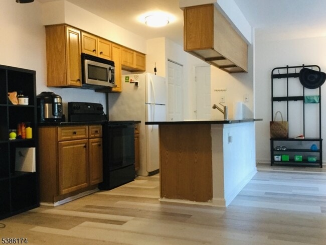 Building Photo - 73 Eton Way