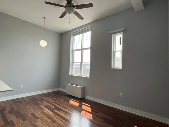 Building Photo - 450 7th St