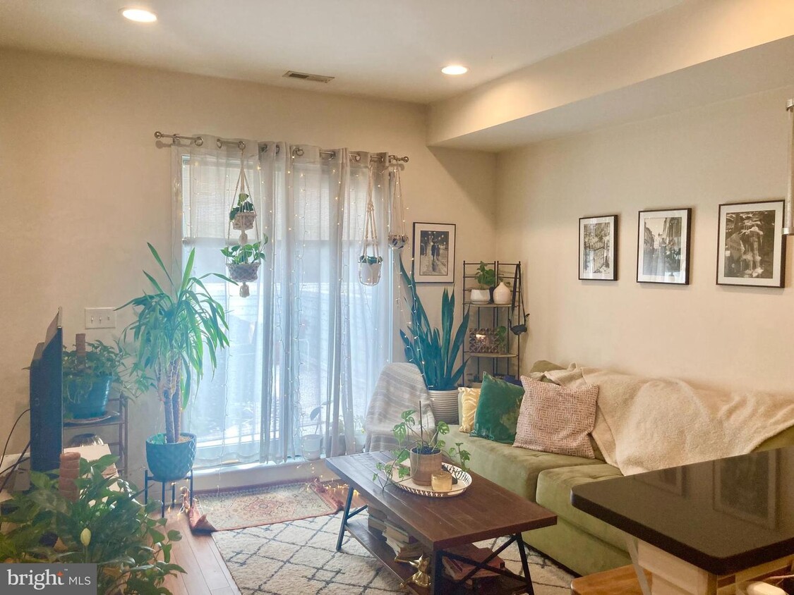 Foto principal - 845 Cameron St