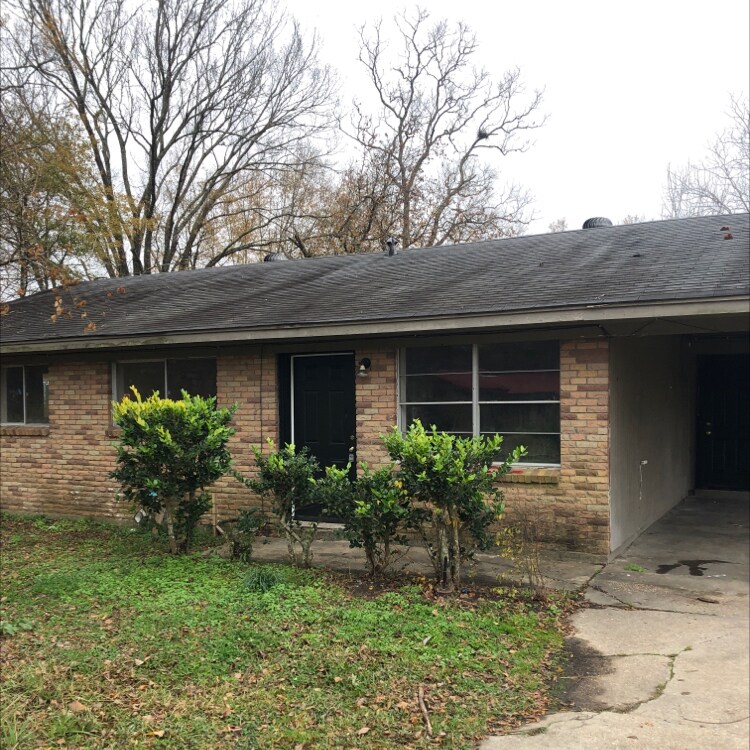 64 Charmingdale Dr N, Monroe, LA 71202 House Rental in Monroe, LA