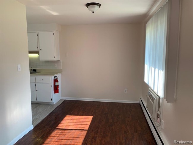 Foto del edificio - 3340 Greenfield Rd