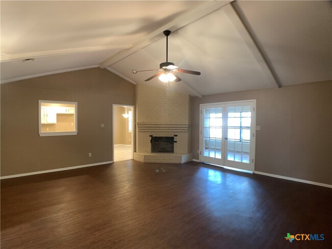 Foto del edificio - 826 Timber Dr
