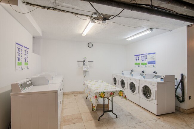 Photo du bâtiment - 2050 Av. Claremont