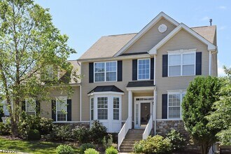 Building Photo - 31 Winding Hill Dr