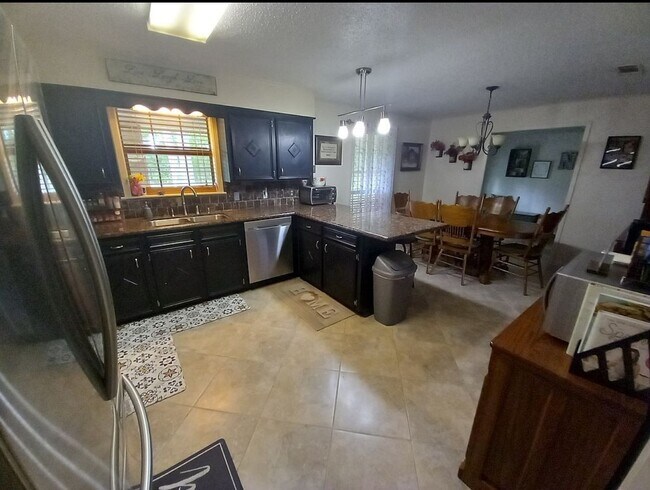 Foto del edificio - 878 W Hawthorne Rd