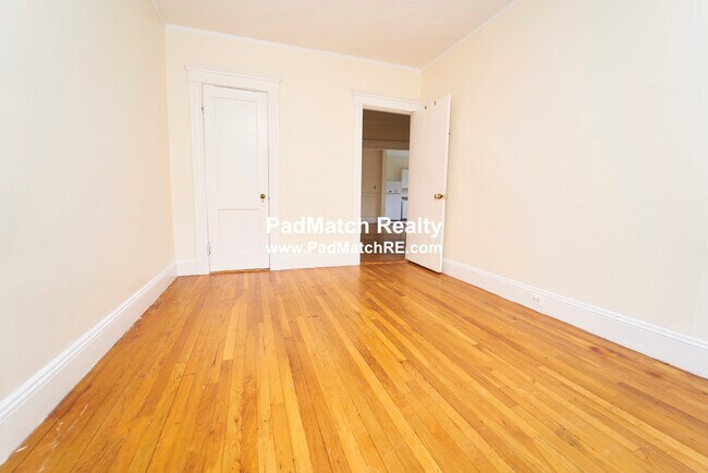 Building Photo - 248 Kelton St