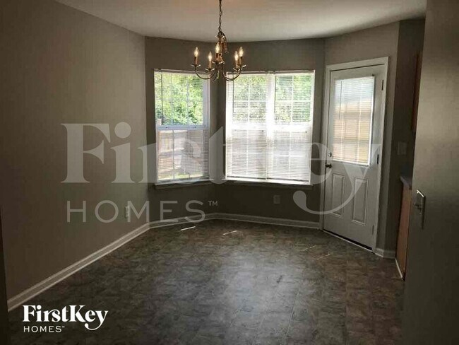 Foto del edificio - 7301 Hidden Creek Dr