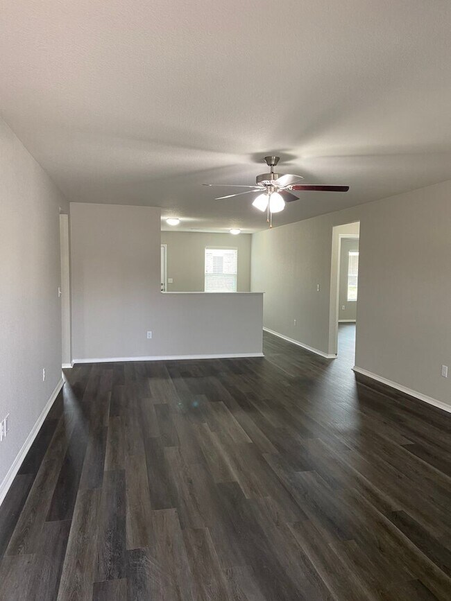 Foto del edificio - NOW AVAILABLE — Spacious Living in This 4-Bedroom | 2-Bath Conrad Court Home