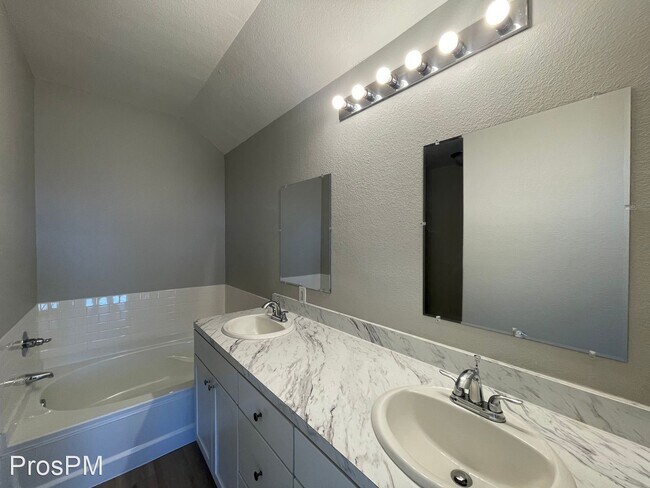 Foto del edificio - 3 br, 2 bath House - 12705 Carpenter Lane