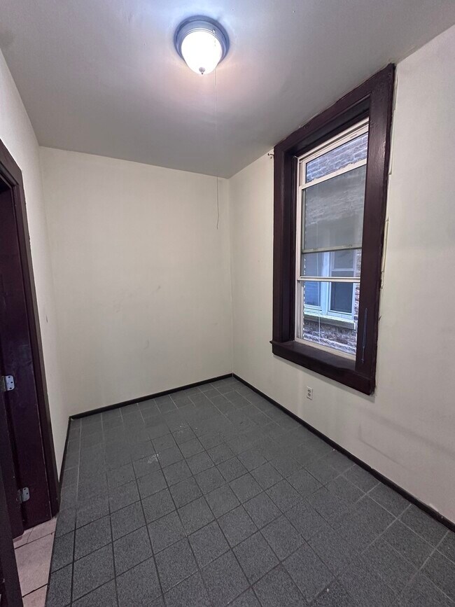Foto del edificio - 2224 W Cullerton St