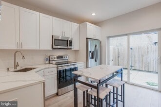 Building Photo - 2146 N Fairhill St