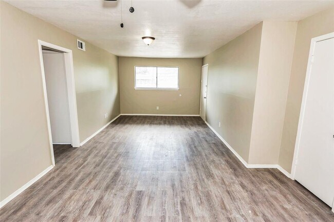 Building Photo - 8001 E Loop