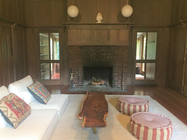 Foto del edificio - Classic Mill Valley 3 Bedroom Home