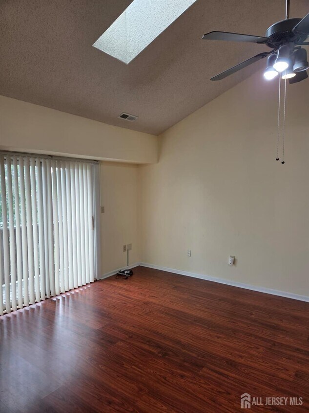 Foto principal - 5012 Ravens Crest Dr