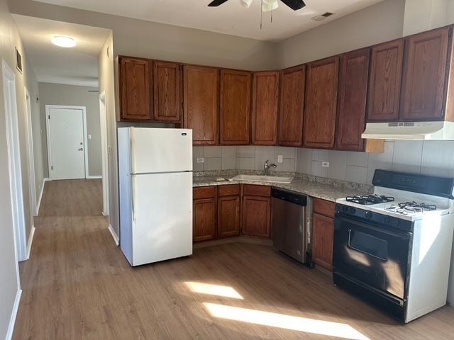 Building Photo - 2956 N Hamlin Ave