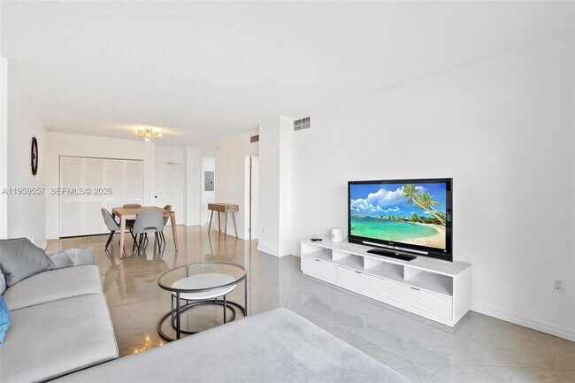 Foto del edificio - 1985 S Ocean Dr