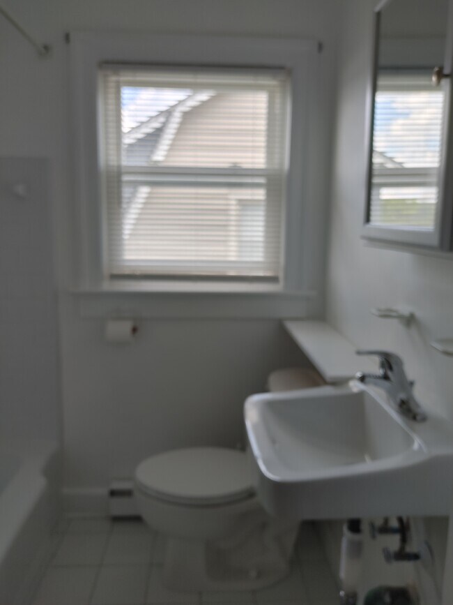 Baño - 3837 Beach Ave