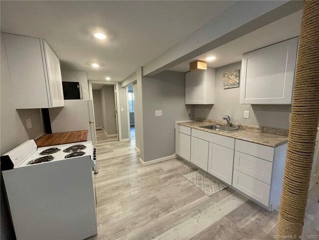 Foto del edificio - 36 Maplewood Dr