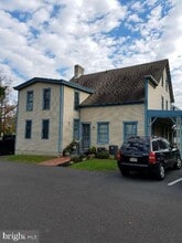 Building Photo - 4 N Locust Ave