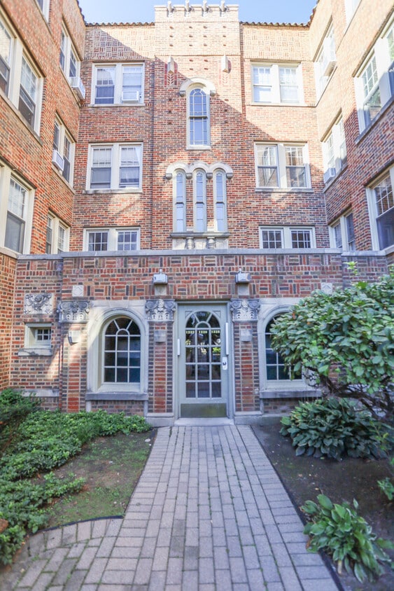 Primary Photo - 1230 W Winona St