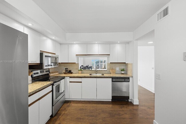 Foto del edificio - 12950 SW 4th Ct