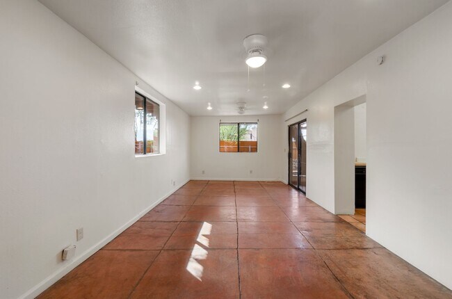 Foto del edificio - 1030 N Tucson Blvd