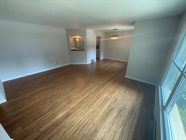 Foto del edificio - Updated 3BR Home in Prime Wauwatosa Locati...