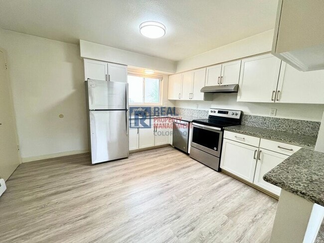 Building Photo - 2028 Friendship Pl