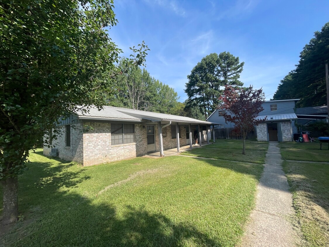 Foto principal - 1302 Plummer St