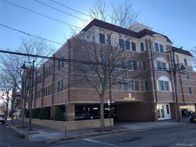Building Photo - 147 Main St