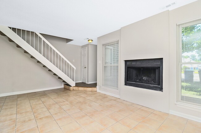 Foto del edificio - 213 Thalia Trace Dr