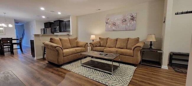 Building Photo - Furnished rental