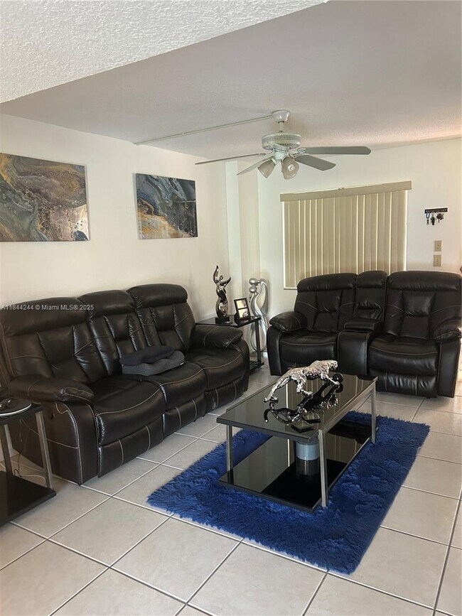 Foto del edificio - 17000 NW 67th Ave