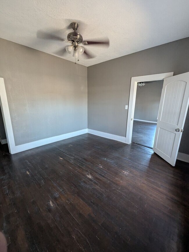 Building Photo - 3 Bed/1 Bath - Now Available In Columbus KS!