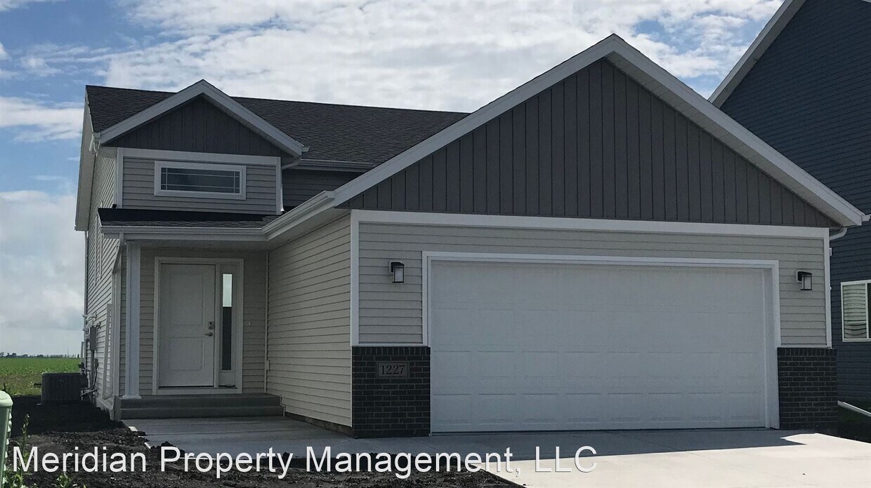 4 br, 2 bath House 1227 46th Ave S House Rental in Moorhead, MN