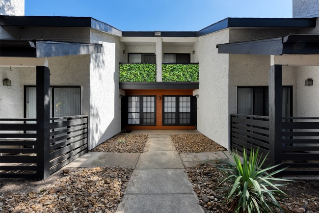 Building Photo - Landera
