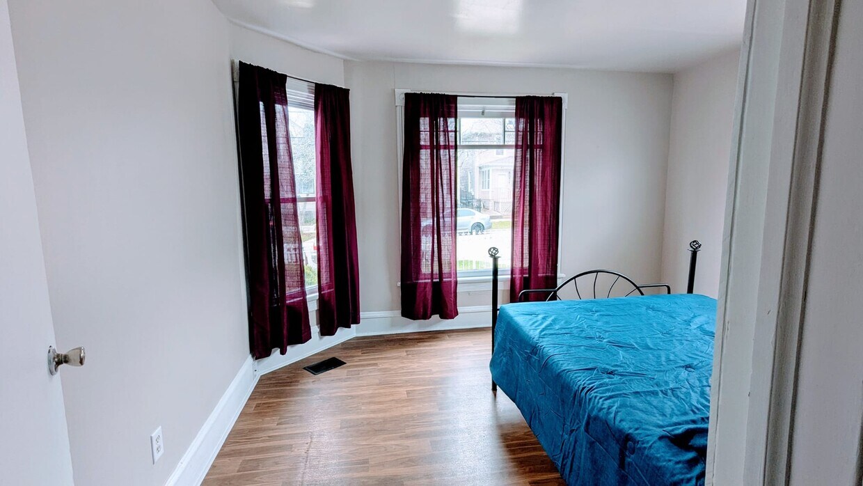 bedroom 1 - 609 College Ave