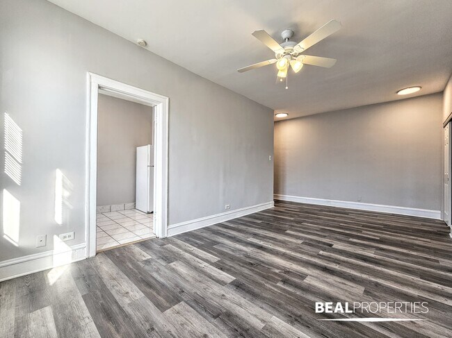 Foto del edificio - 4851 N Damen Ave