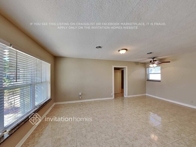 Foto del edificio - 512 Elm Dr