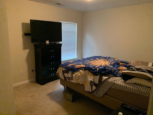 Rear Guest Bedroom - 4900 Suttles Dr SW