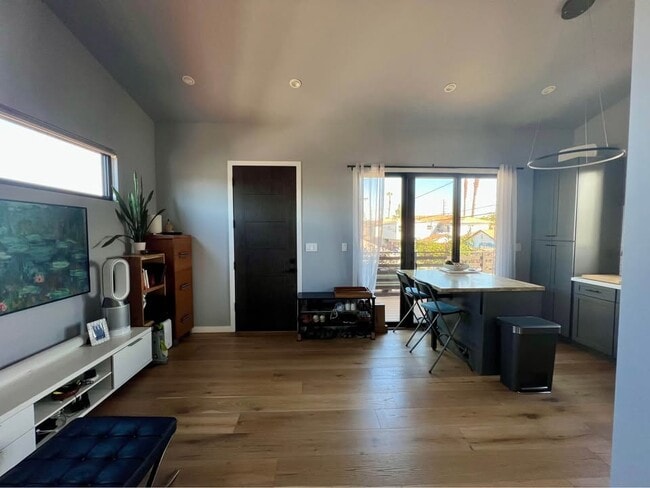 Entry - 11044 Aletta Ave (Culver City, CA) House